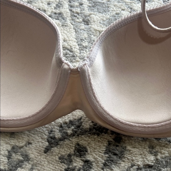 Victoria's Secret Soft Pink Bra - Picture 3 of 9